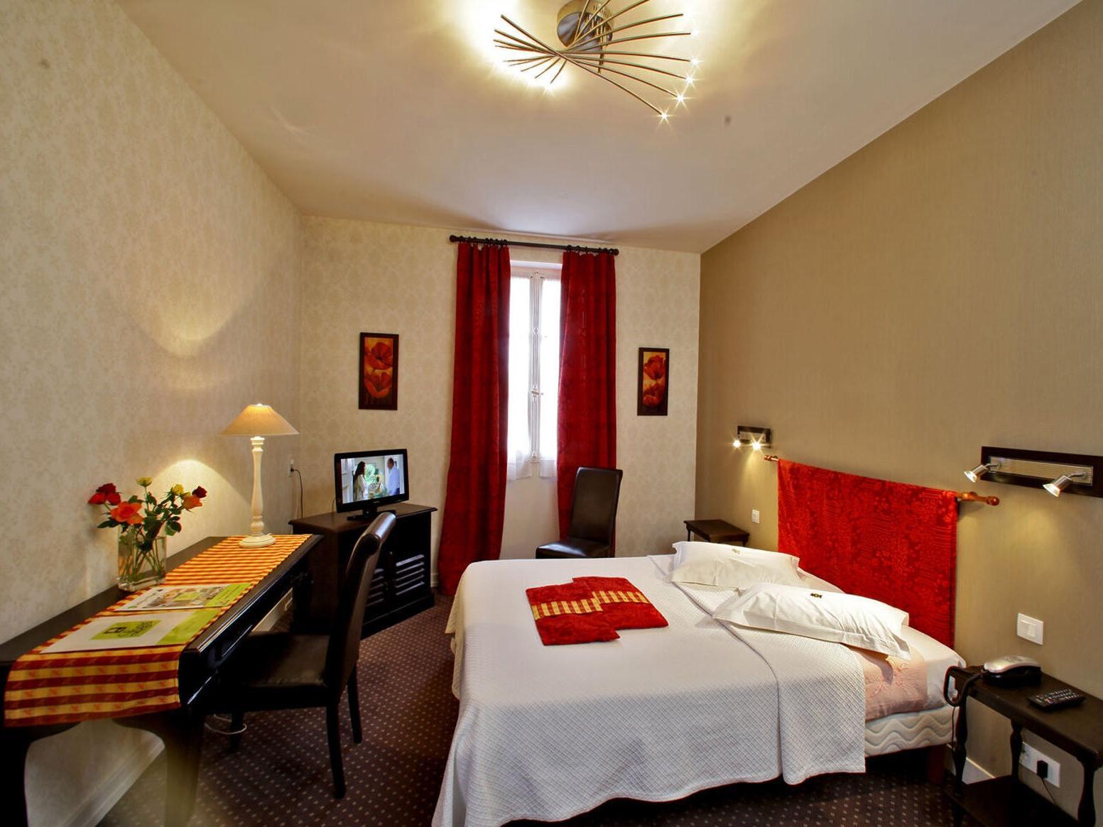 Logis Grand Hotel Pelisson Nontron Exteriér fotografie